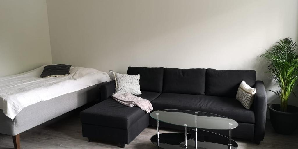 Cosy studio near by AirPort, 2min from train! photo 1
