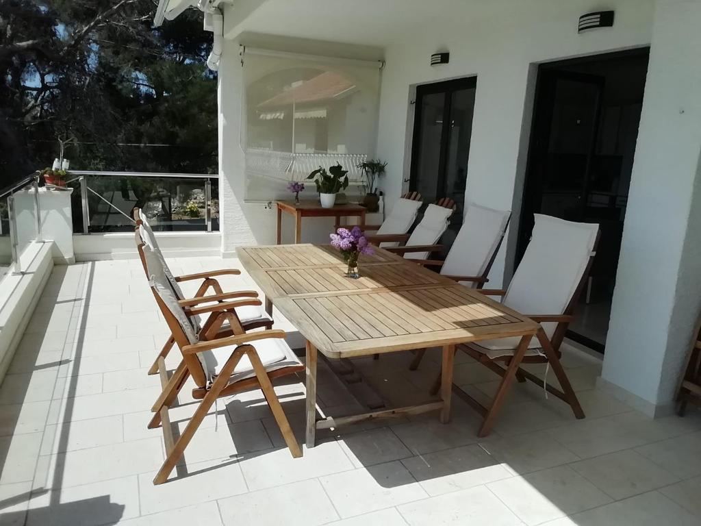 Zavala view luxe apartment-private path to sea photo 1