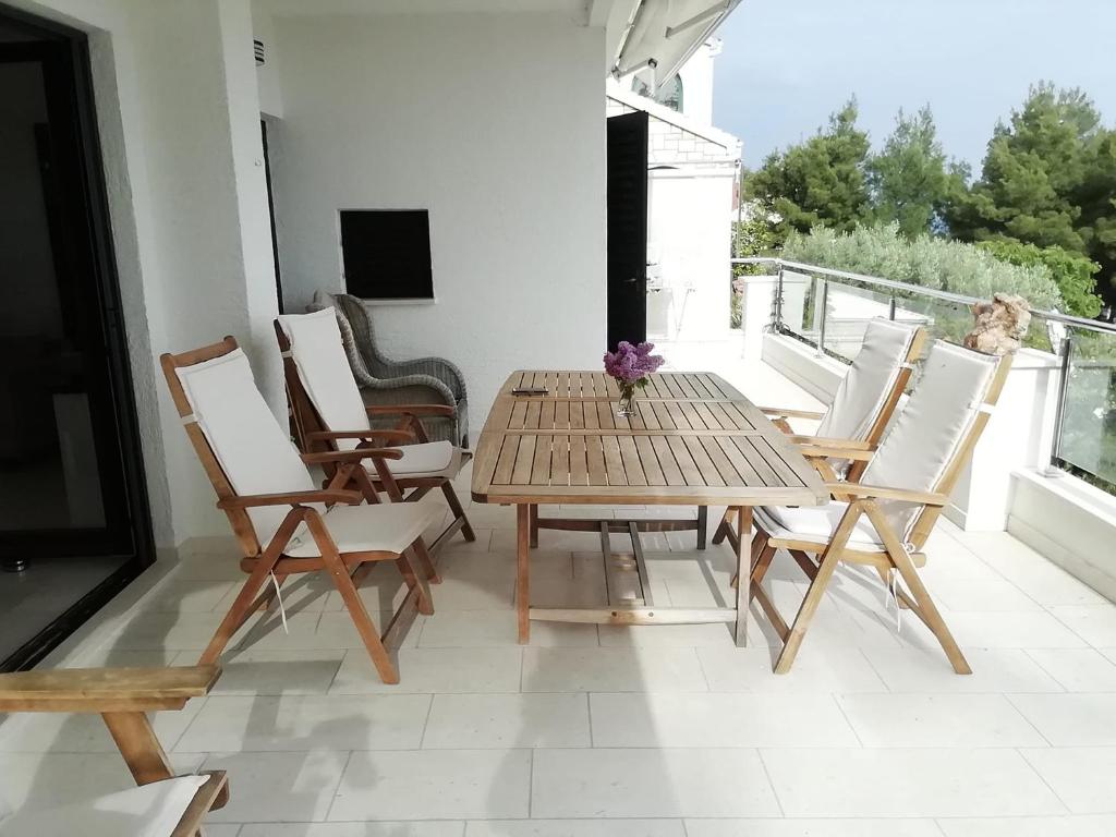 Zavala view luxe apartment-private path to sea photo 2