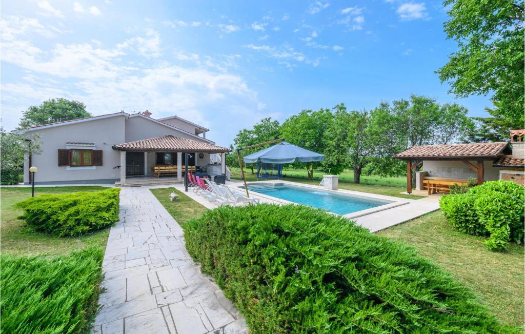 Beautiful Apartment In Barban With 5 Bedrooms, Wifi And Outdoor Swimming Pool