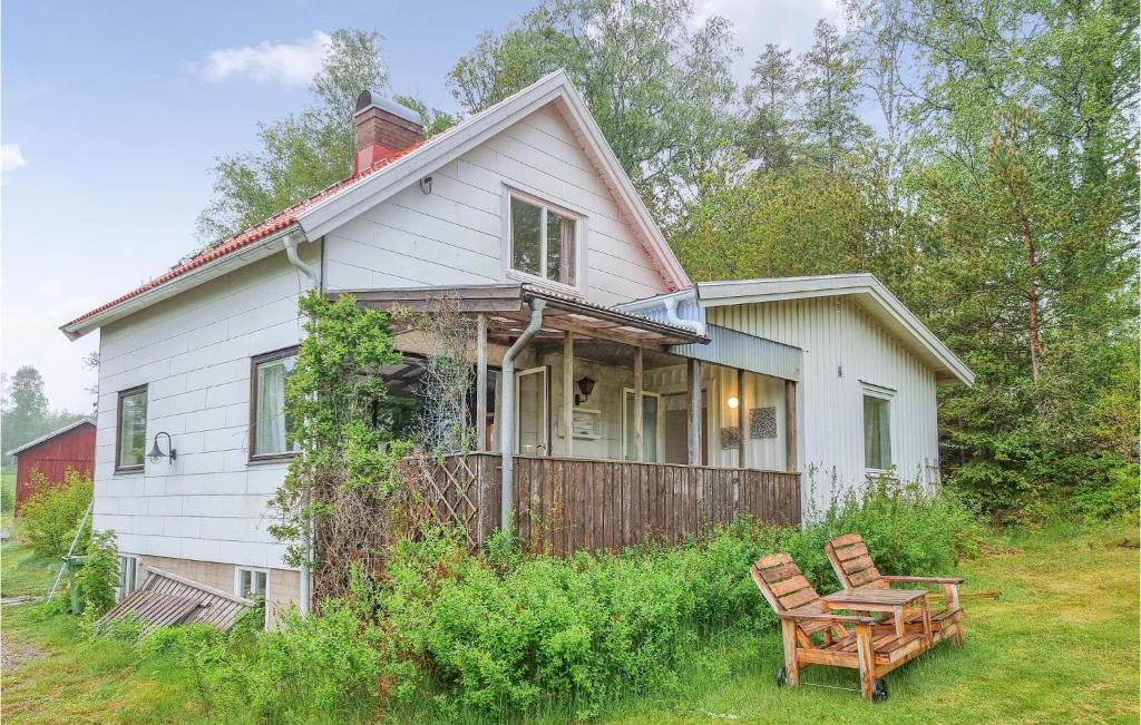 Nice Home In Tanumshede With 3 Bedrooms And Wifi