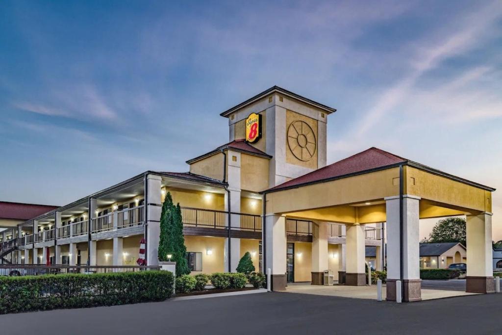 Super 8 by Wyndham Columbia image