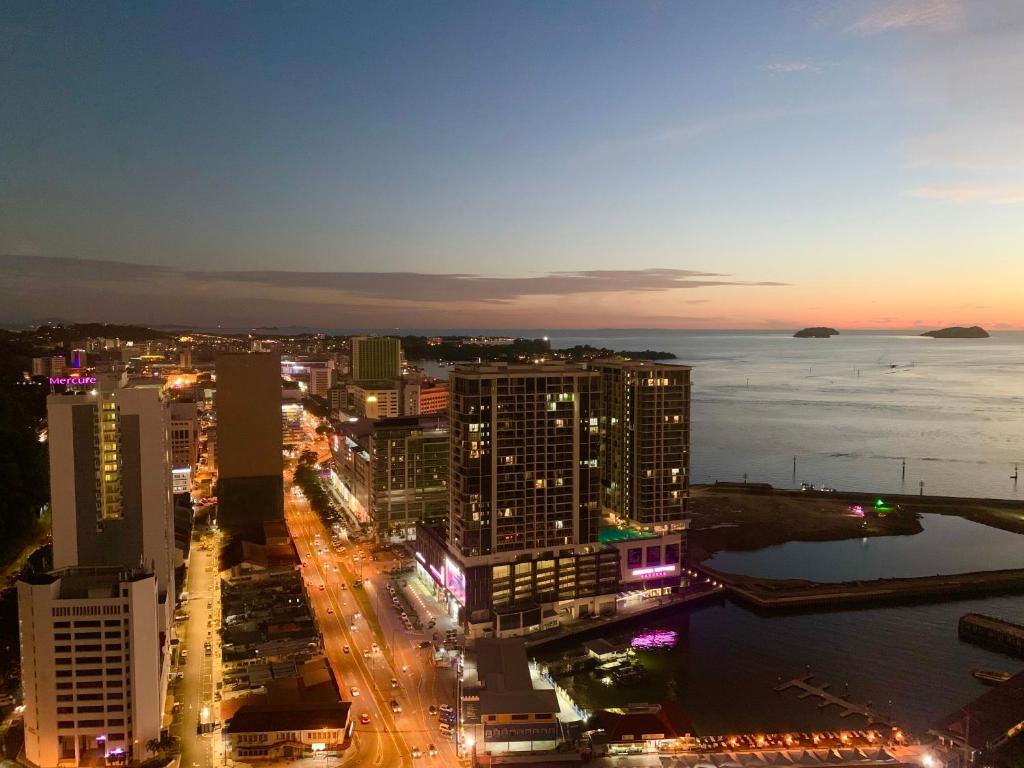 Sunset Seaview Vacation Condos @ Jesselton Quay photo 1