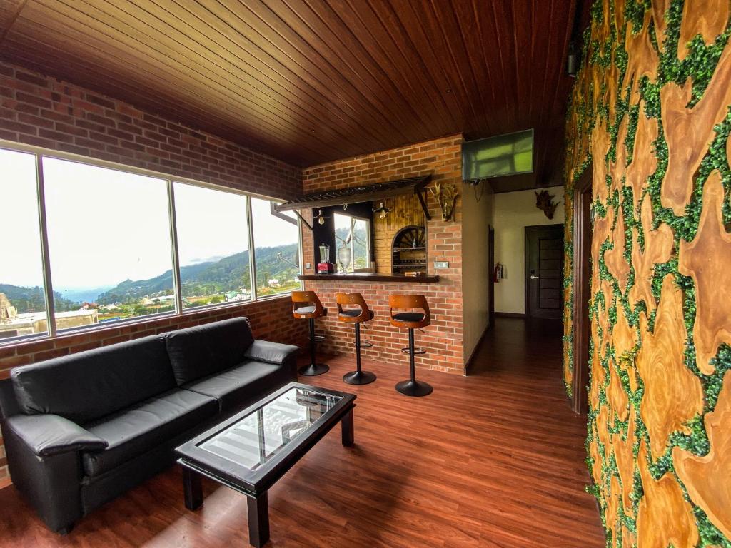 Friendly Hills Hotel photo 3