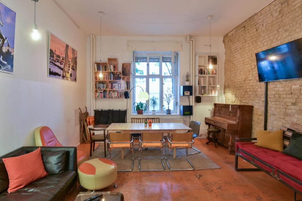 Kiez Hostel Berlin - Tap to explore photos