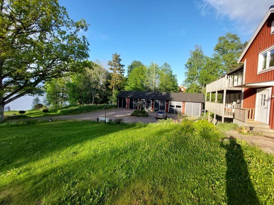 Villa by the lake with access to boat photo 2
