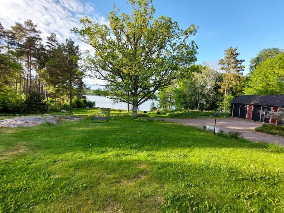 Villa by the lake with access to boat photo 1