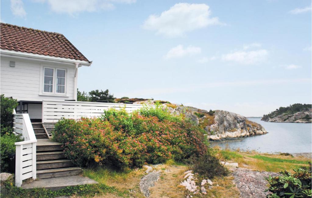 Beautiful Home In Flekkery With 4 Bedrooms And Wifi