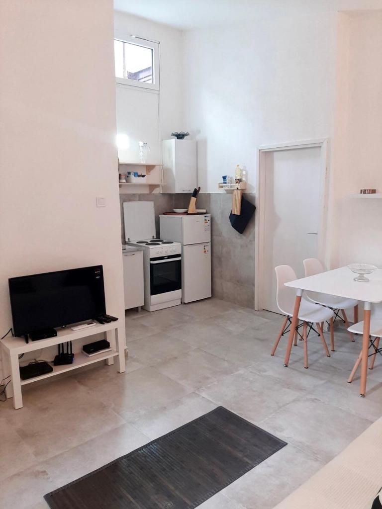 Apartment White photo 4
