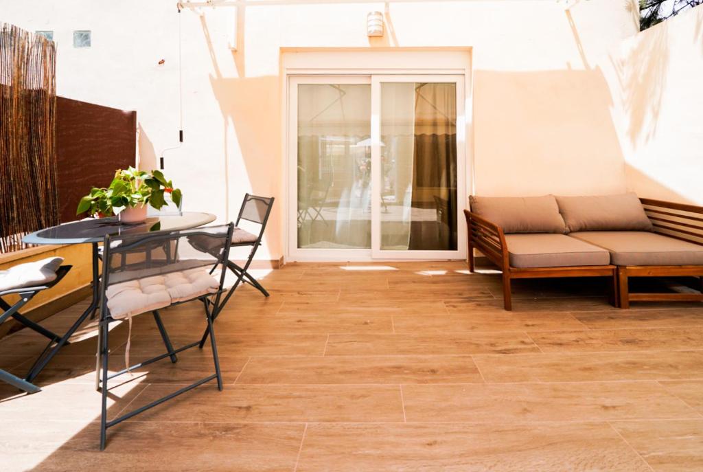 Apartamento Loft con terreno privado y parking compartido - a 800m de Playa Poniente photo 4