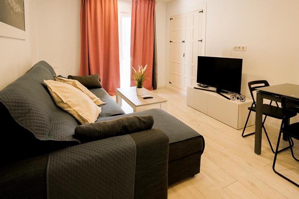 Casa MyA con terreno privado y parking compartido - a 800m de Playa Poniente photo 4