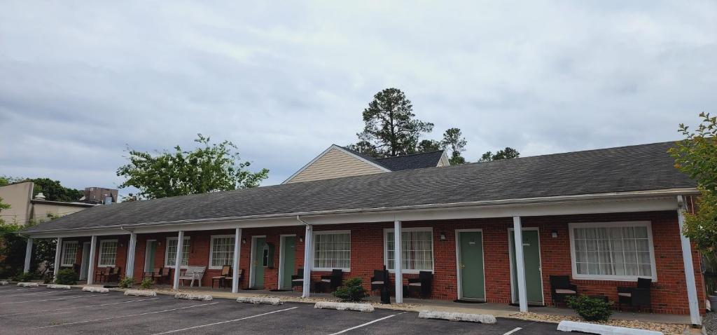 Bassett Motel photo 1