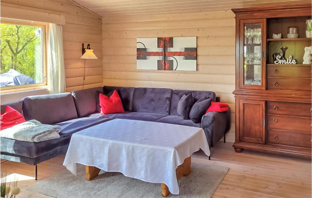 Nice Home In Lyngdal With Wifi And 4 Bedrooms photo 3