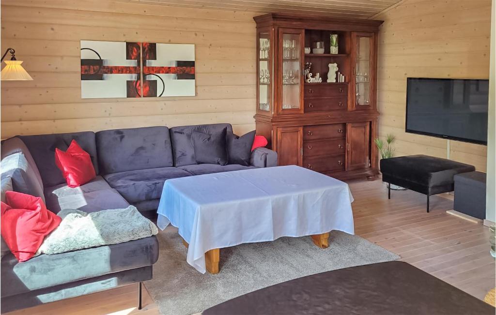Nice Home In Lyngdal With Wifi And 4 Bedrooms photo 4