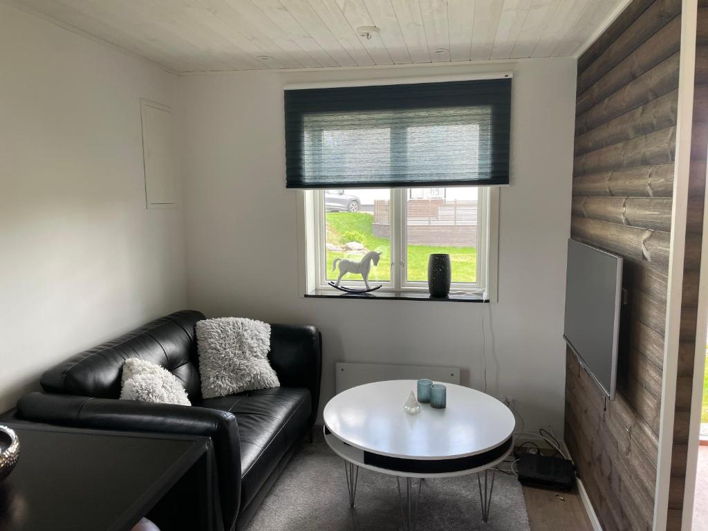 Hälla 1 nära jönåkers golfbana photo 1