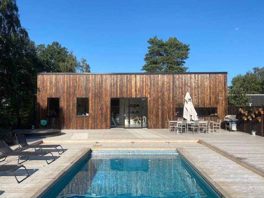 Pool Spa Sauna and Beach Beddingestrand