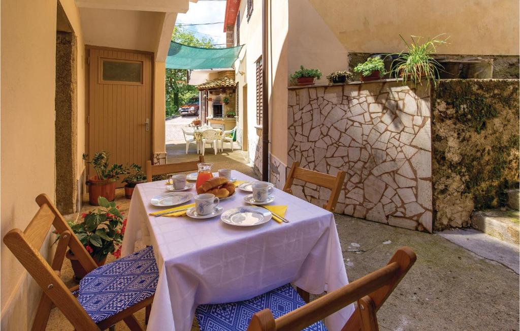 Awesome Apartment In Bregi With 2 Bedrooms And Wifi