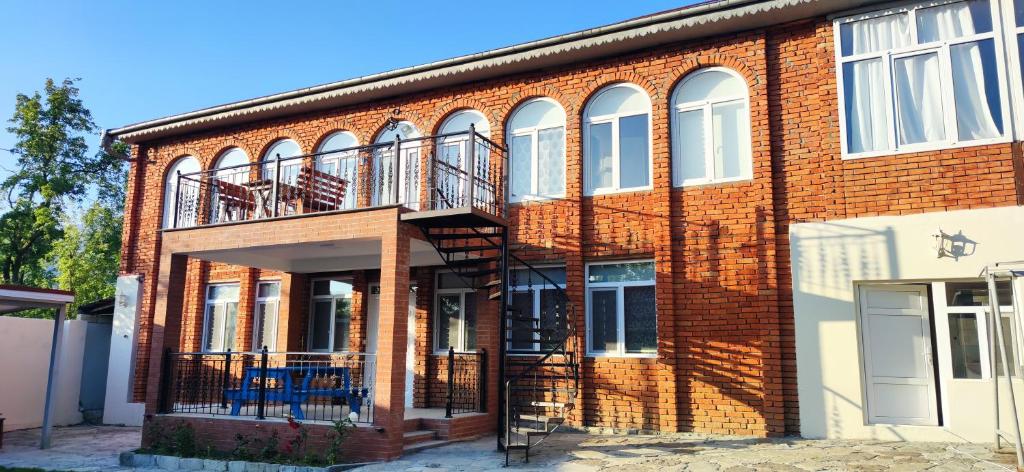 Brick House photo 3