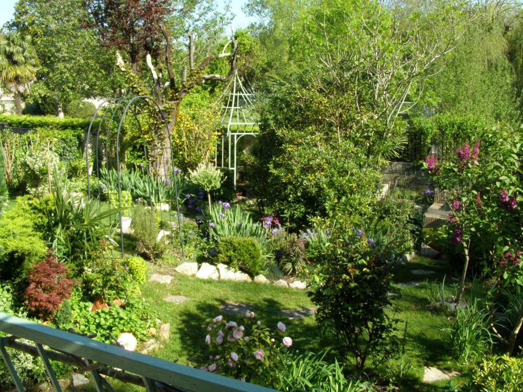 Beautiful large stylish villa centrally located in Pons photo 3