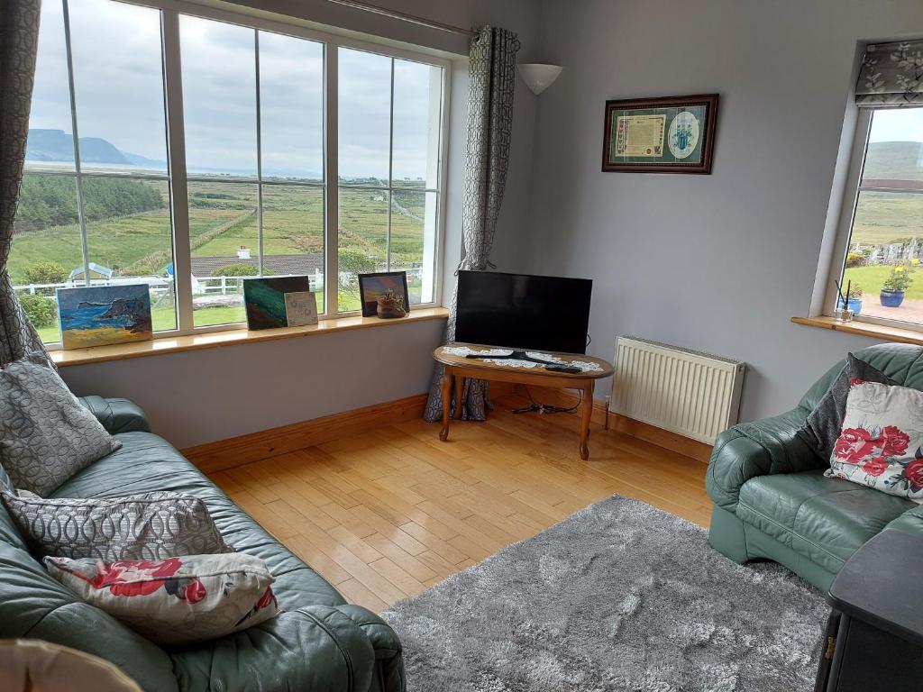 Minaun Cliff View photo 4