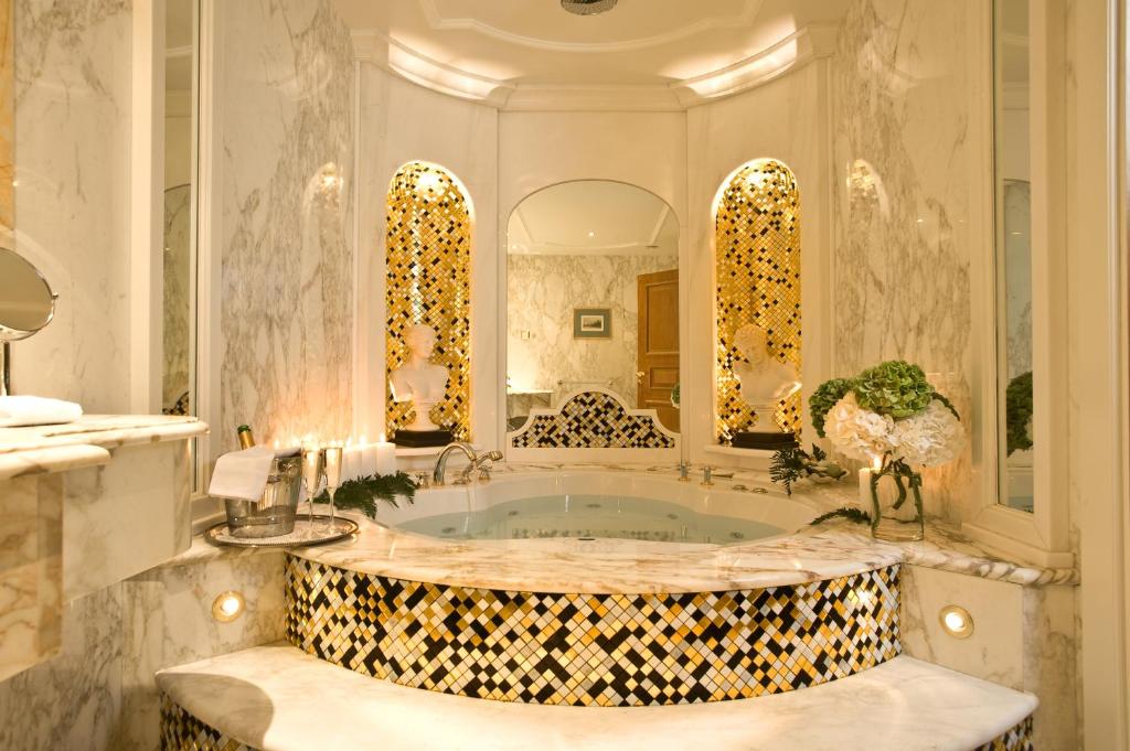 Сьюит (Люкс), Royal Olympic Hotel