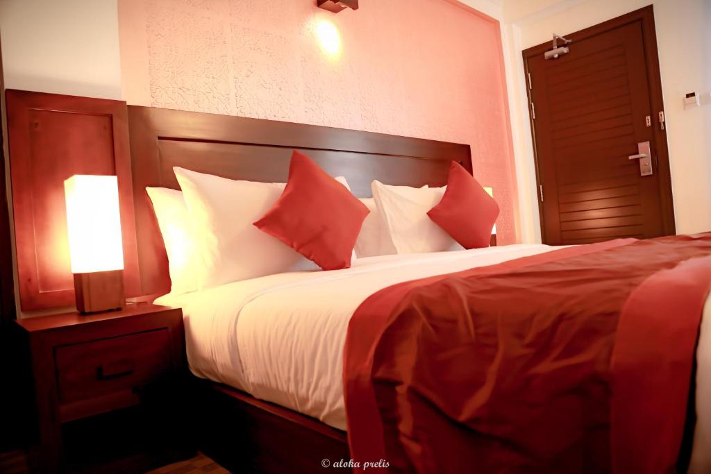 Двухместный (Двухместный номер Делюкс с 1 кроватью), Ceylon City Hotel,Colombo
