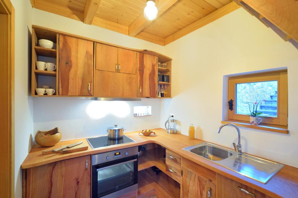 Granaries Pear & Walnut photo 2
