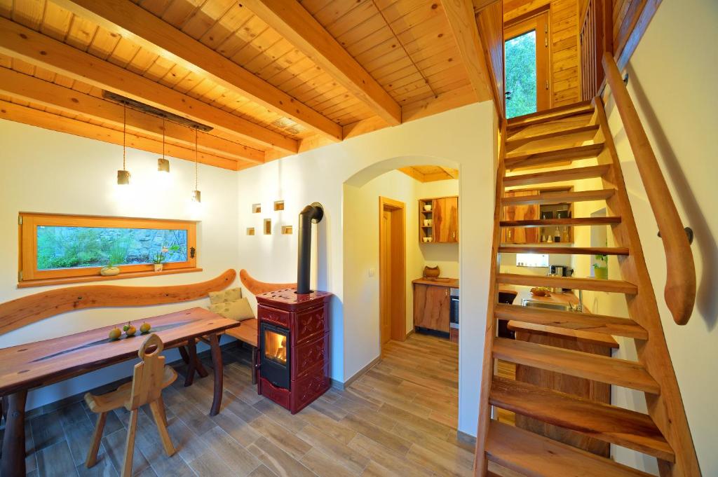 Granaries Pear & Walnut photo 1