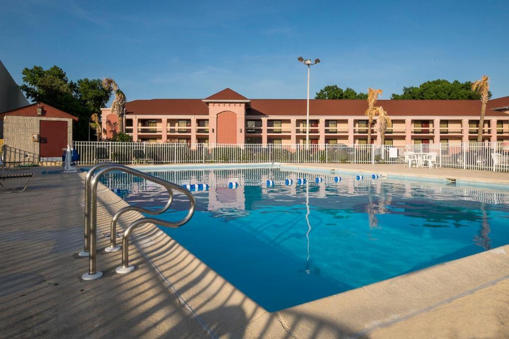Red Roof Inn Virginia Beach - Norfolk Airport image