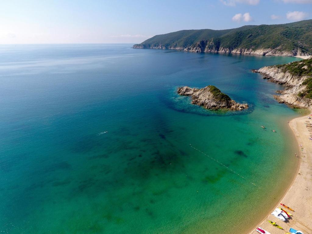 Seathon SeaFront Beach Villa in Kalamitsi photo 2