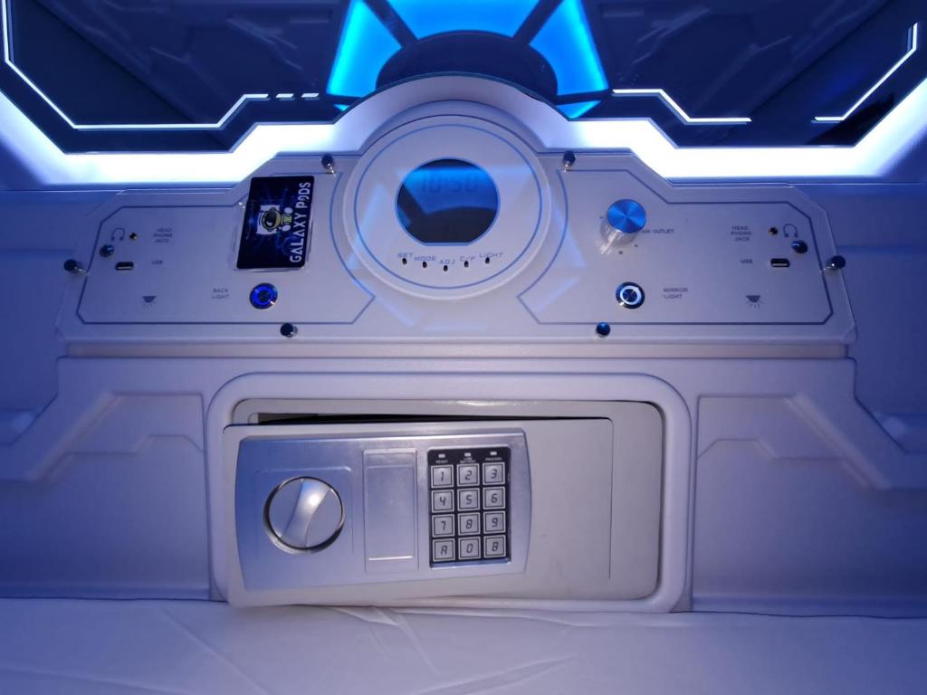 Galaxy Pods Capsule Hotel Boat Quay photo 4