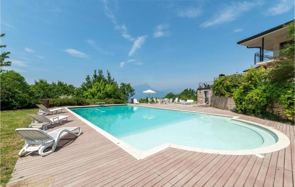 Stunning Home In Albisano With Sauna, 6 Bedrooms And Outdoor Swimming Pool