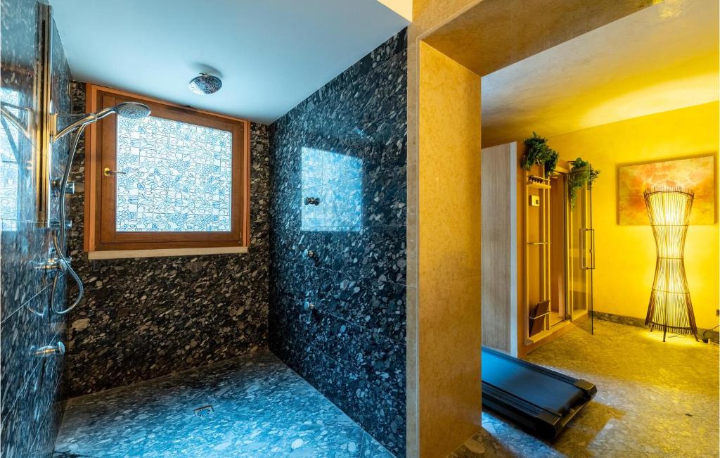 Stunning Home In Albisano With Sauna, 6 Bedrooms And Outdoor Swimming Pool photo 4