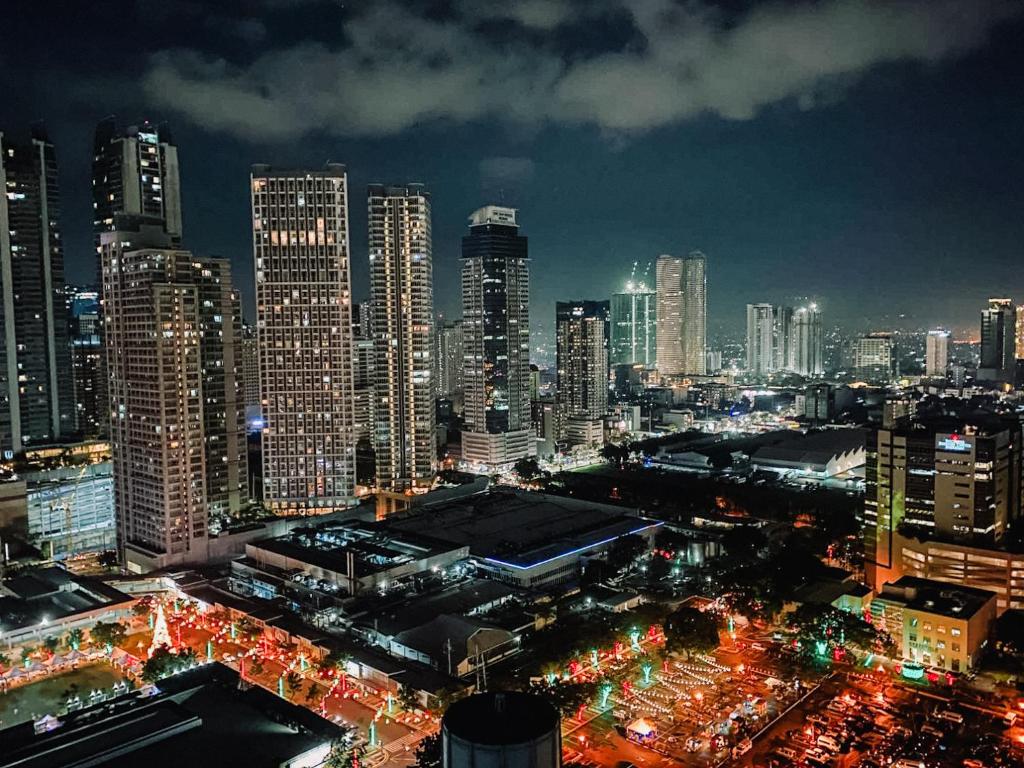 Fame Residences Tower-1 Unit 3207 in Mandaluyong 1 Br w Balcony City view photo 2