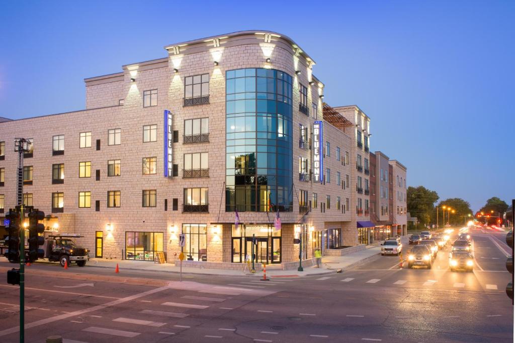 The Bluemont Hotel image