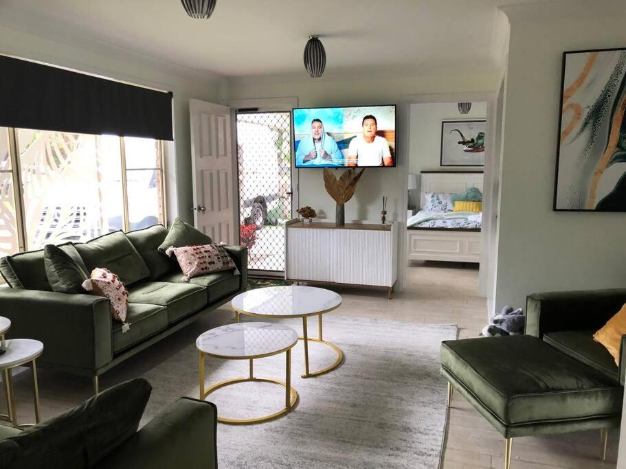 Pet friendly home with pool and boat parking. photo 1