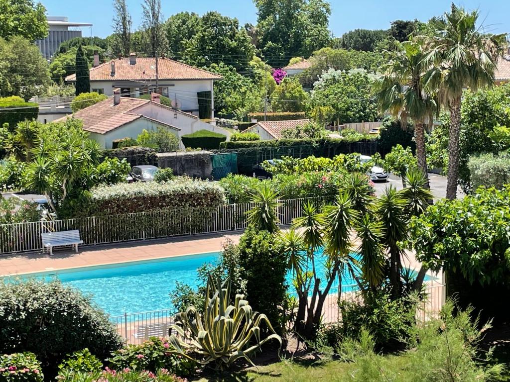 Studio de standing climatise, avec piscine, proche de la mer