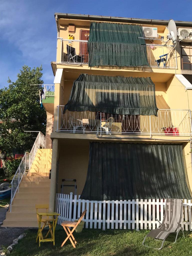 Redhill Apartments photo 4