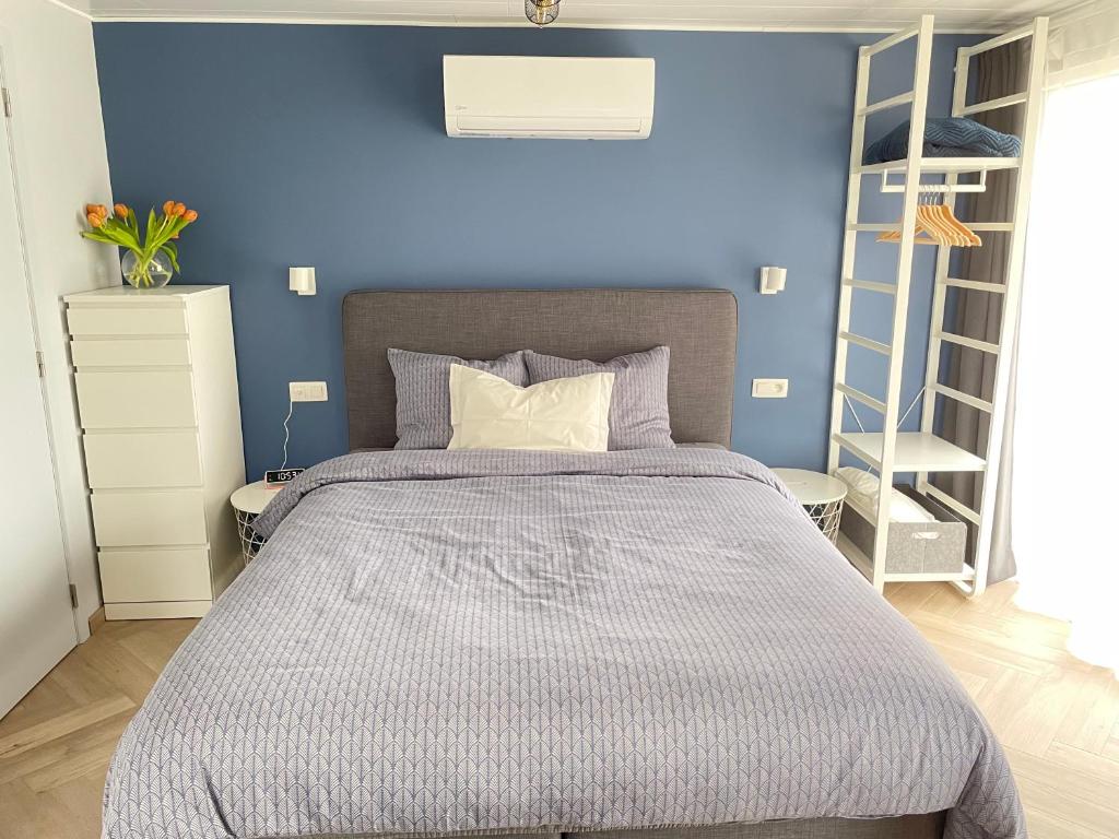 Tiny House in Limburg bij Kelly & Nick photo 2