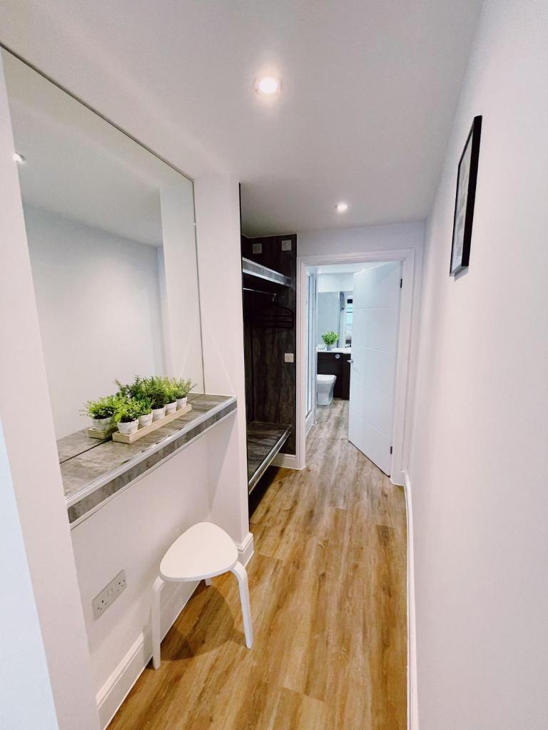 Prosper House Apartment 4 - Tap to explore photos