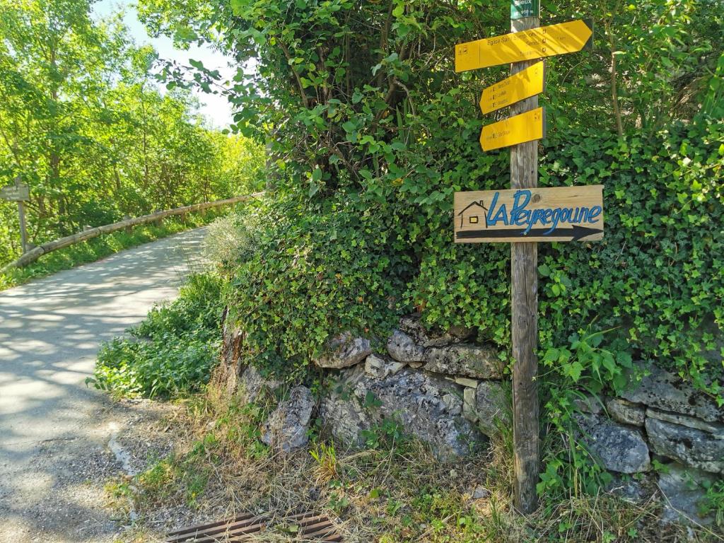 La Peyregoune, logement en pleine nature et table d'hôtes photo 1