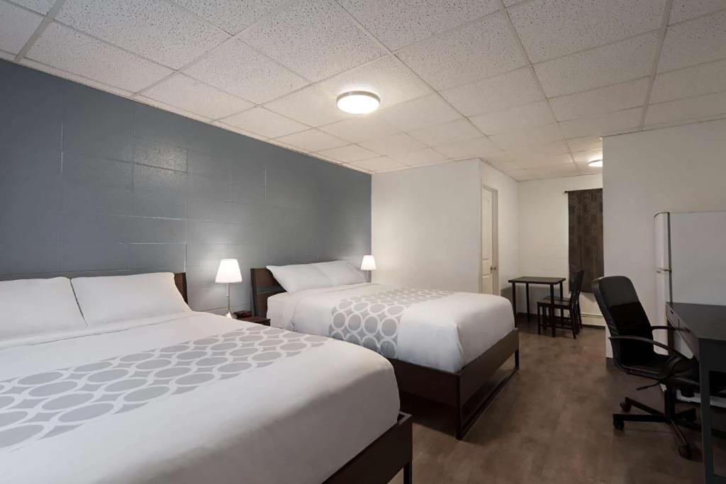 Howard Johnson by Wyndham Grande Prairie photo 2