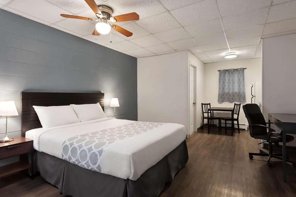 Howard Johnson by Wyndham Grande Prairie photo 3