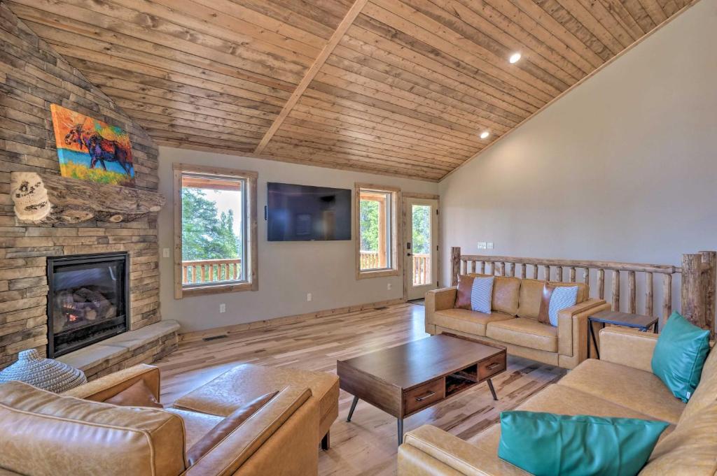 Tasteful Fairplay Getaway with Pikes Peak Views photo 3