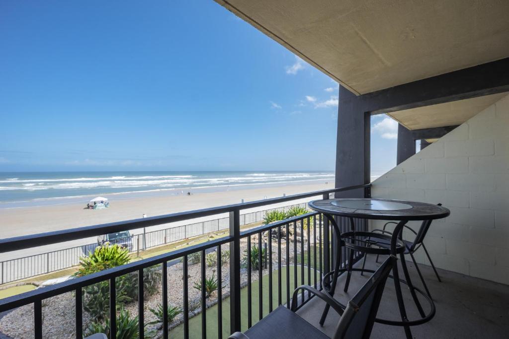 Beach Condo Beach Front, Huge Outdoor Pool, Heated Indoor Pool, Kiddie Pool, Tiki Bar photo 2