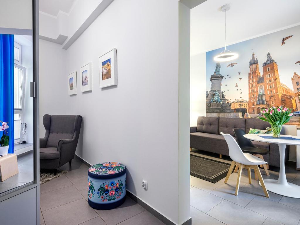 CracWoW Apartment - Tap to explore photos