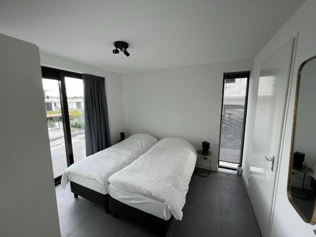 Inviting villa in Zeewolde with terrace photo 4
