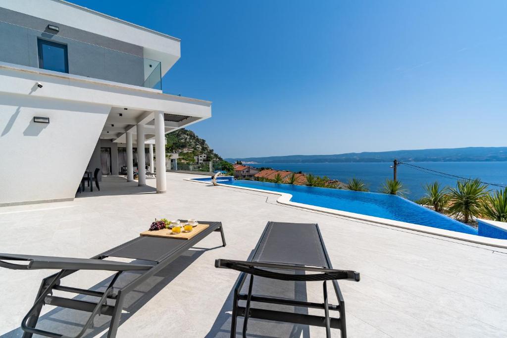 Luxurious Villa ADA; hot tub, sauna, gym, pool photo 4