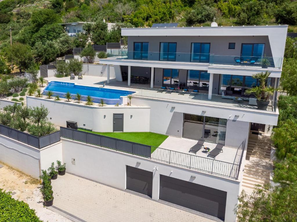 Luxurious Villa ADA; hot tub, sauna, gym, pool photo 1