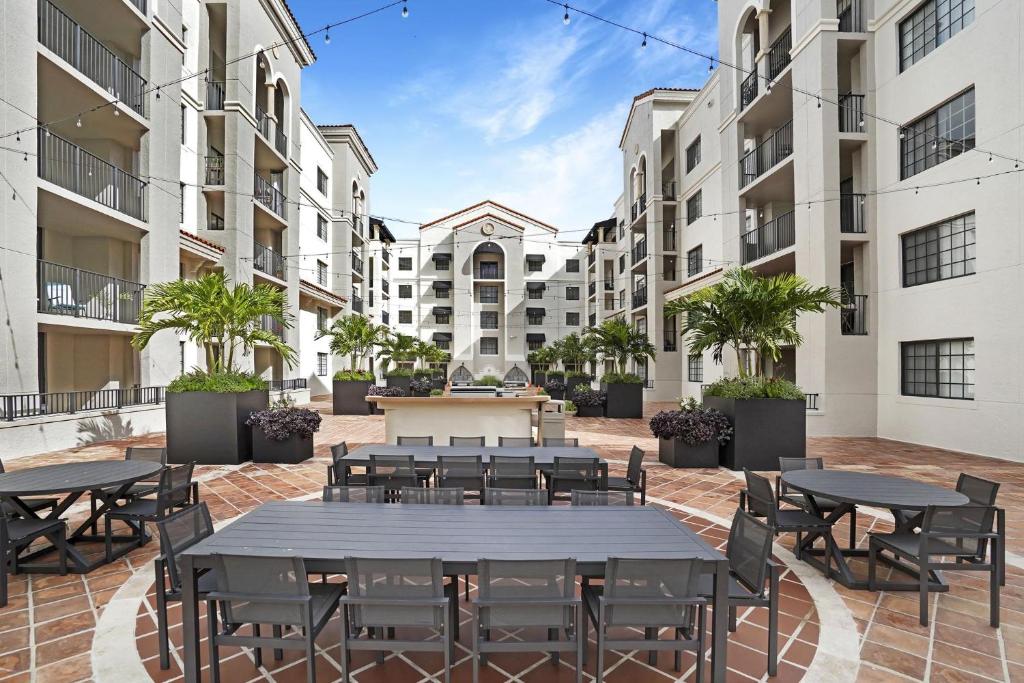 Dharma Home Suites Coral Gables at Gables Grand Plaza image